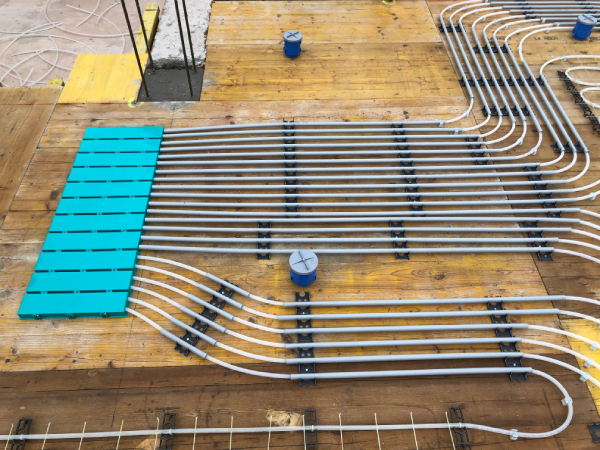 Aktívbetonos mennyezethűtési rendszer